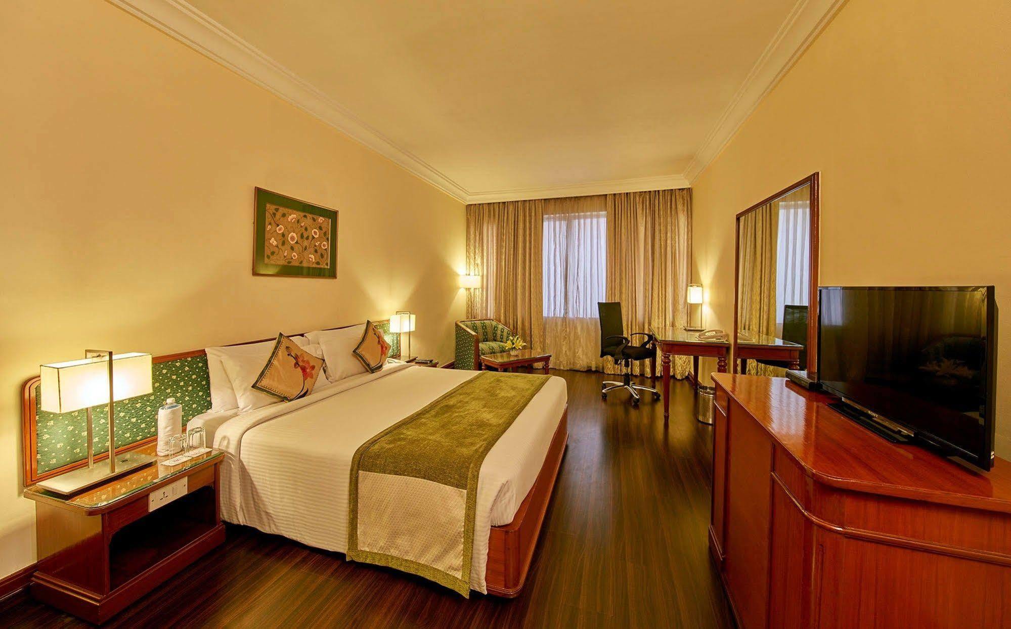 Royal Orchid Central Bangalore, Mg Road Exteriör bild