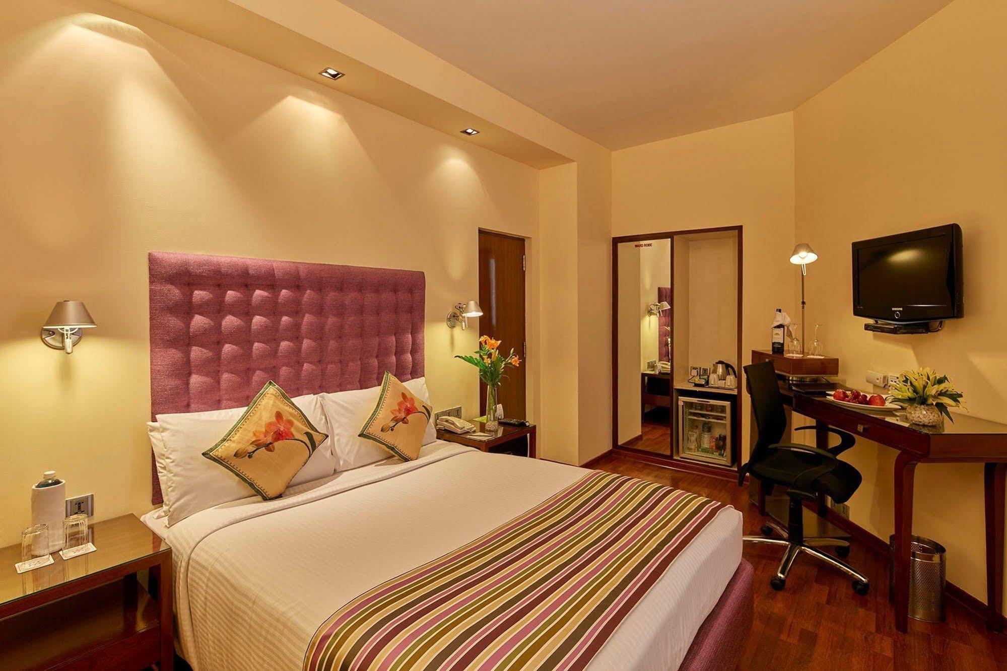 Royal Orchid Central Bangalore, Mg Road Exteriör bild