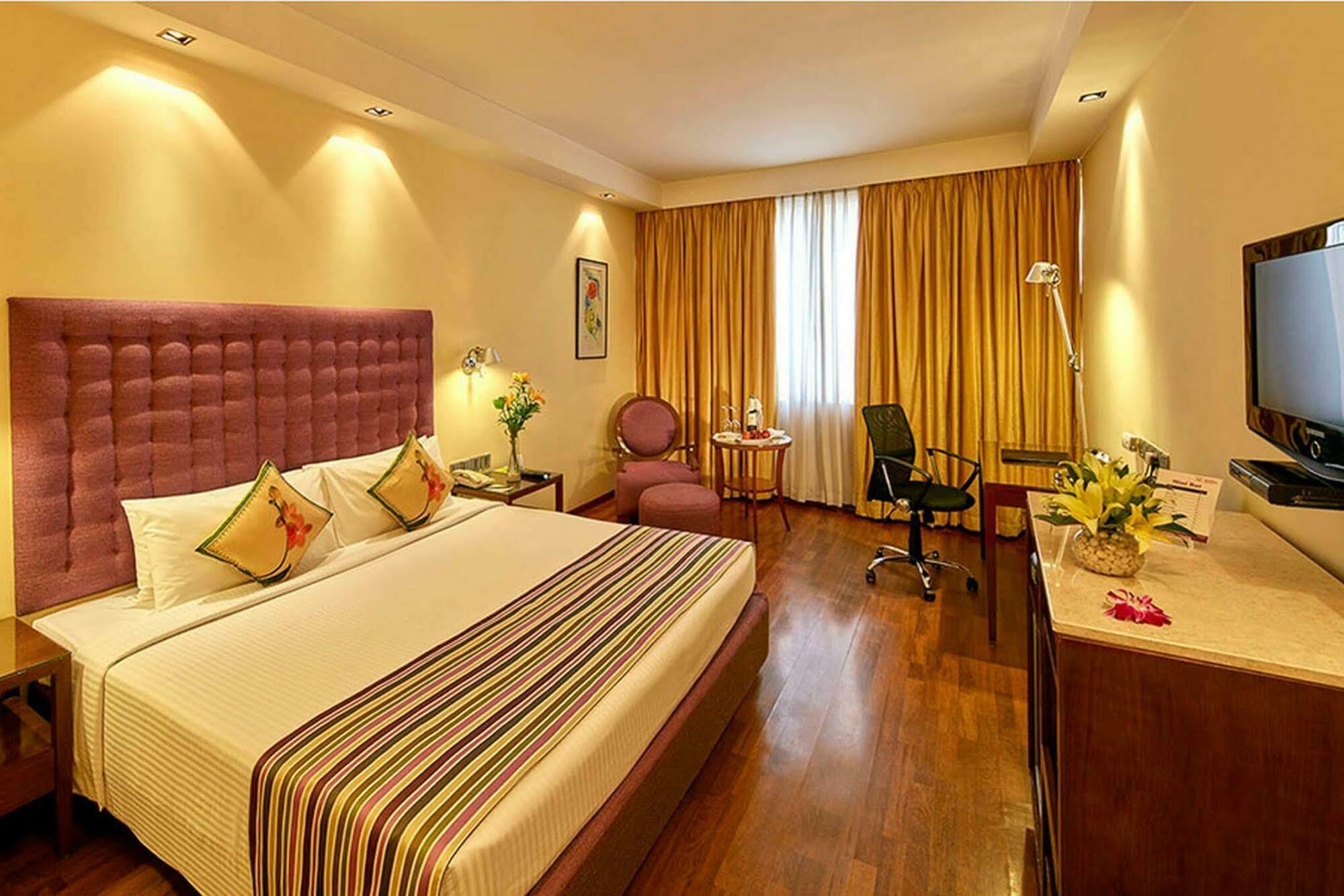 Royal Orchid Central Bangalore, Mg Road Exteriör bild